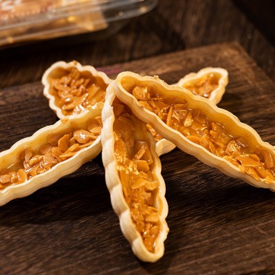网红零食焦糖杏仁酥片80克盒装下午茶点心酥脆糯米船烘焙 糕点批发图3