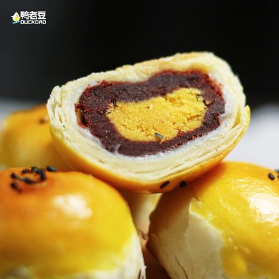 网红零食休闲小吃义家人源头工厂直供批发广西海鸭蛋红豆 味蛋黄酥图4