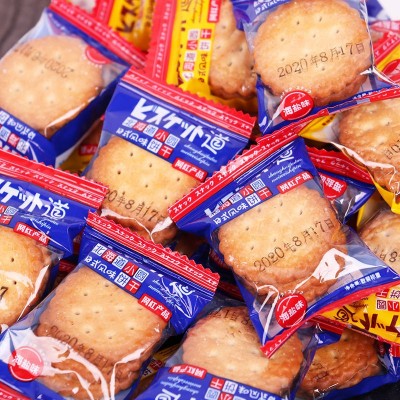 小圆饼干日式独立小包装椒盐海盐混合多口味追剧休闲零食整 箱批发图3