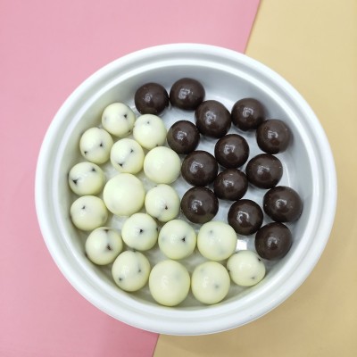 抖音同款网红酸奶山楂球 黑白巧克力酸奶球散装休闲零食厂家批发图3